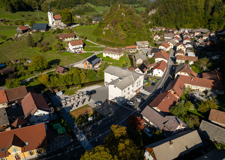 Motnik z novo kanalizacijo, čistilno napravo in urejenim trškim jedrom (29)